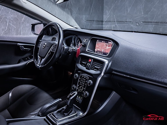 Volvo V40 Cross Country 13 of 29