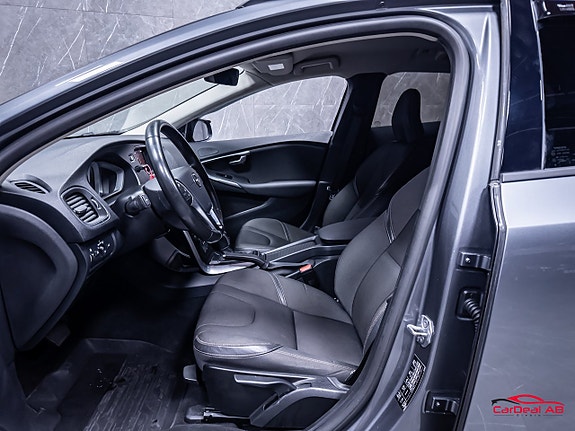 Volvo V40 Cross Country 10 of 29