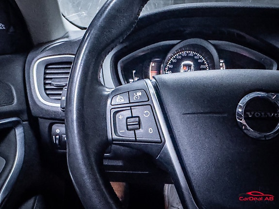 Volvo V40 Cross Country 21 of 29