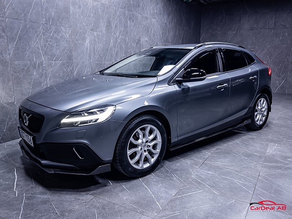 Volvo V40 Cross Country 3 of 5