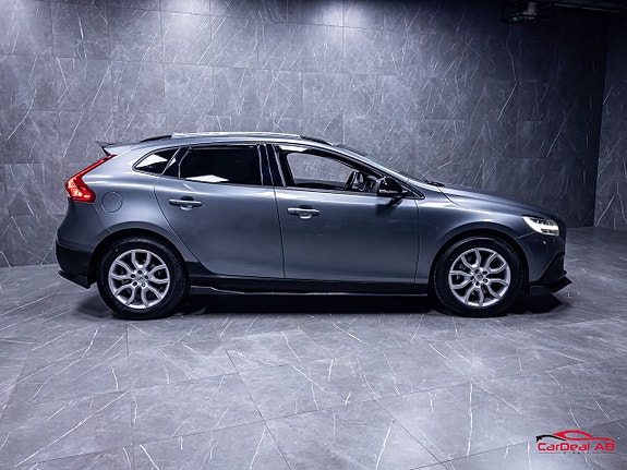 Volvo V40 Cross Country 8 of 29