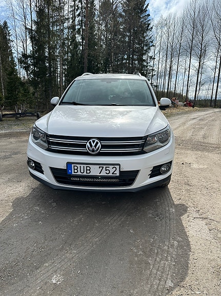 Volkswagen Tiguan 2 of 5