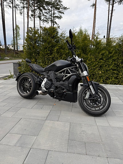 Ducati XDiavel 2 of 4