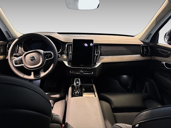 Volvo XC90 18 of 28