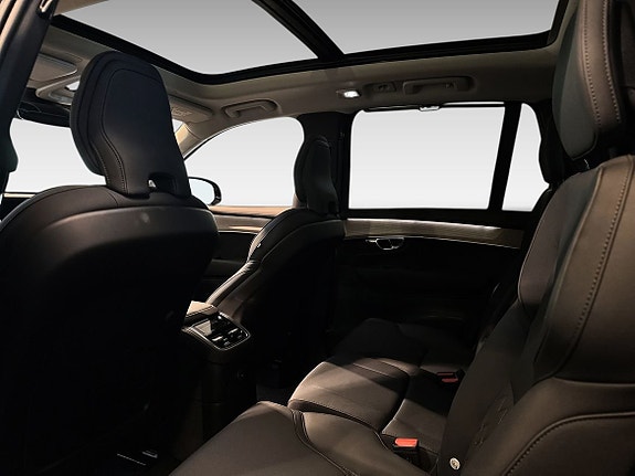 Volvo XC90 17 of 28