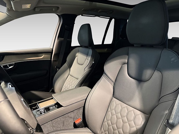 Volvo XC90 15 of 28
