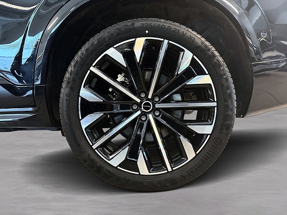 Volvo XC90 14 of 28
