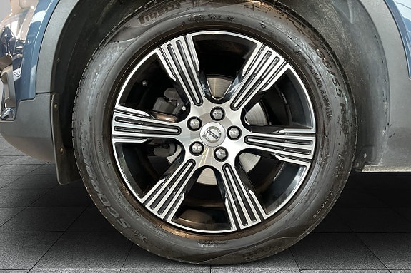 Volvo XC40 8 of 18