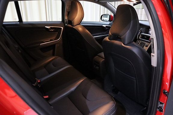 Volvo V60 11 of 28
