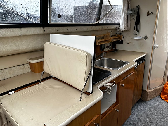 Bayliner 2858 Cierra Flybridge 7 of 10