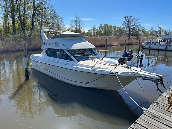 Bayliner 2858 Cierra Flybridge 2 of 10