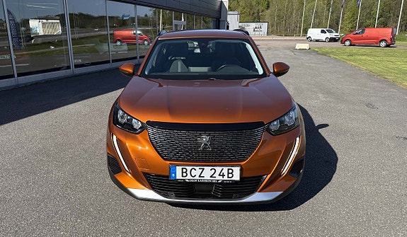 Peugeot 2008 2 of 5