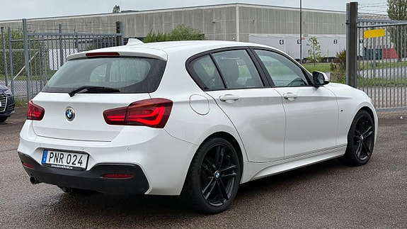BMW 118d 4 of 5