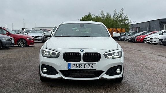 BMW 118d 2 of 5