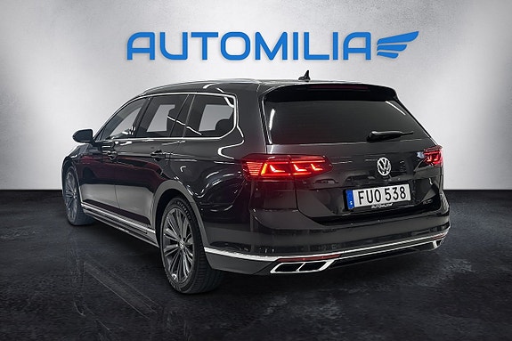 Volkswagen Passat 15 of 19