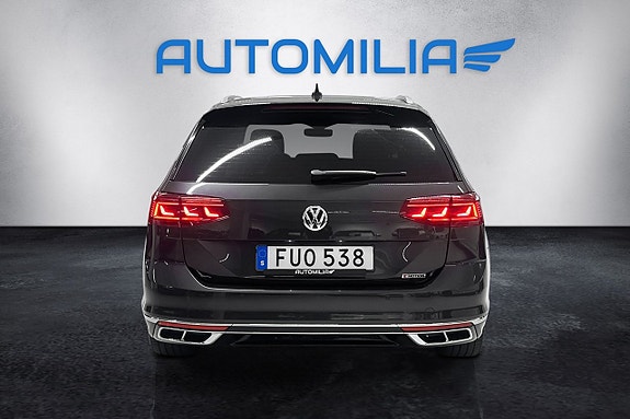 Volkswagen Passat 16 of 19