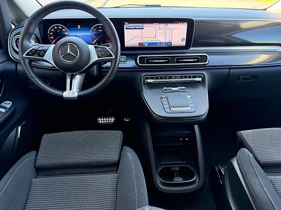 Mercedes-Benz V220 7 of 18