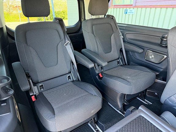 Mercedes-Benz V220 10 of 18