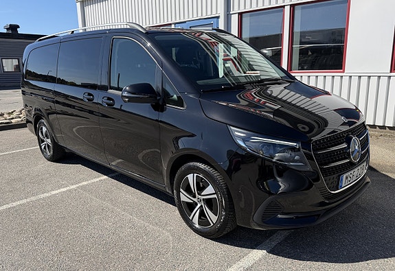 Mercedes-Benz V220 5 of 5