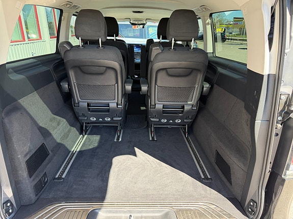 Mercedes-Benz V220 8 of 18