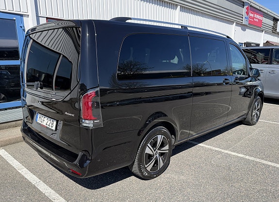 Mercedes-Benz V220 6 of 18
