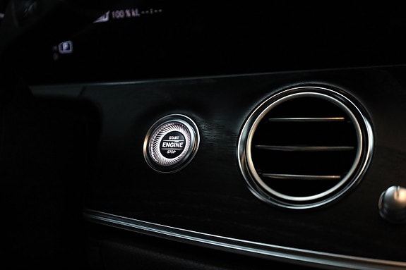 Mercedes-Benz E300 25 of 27