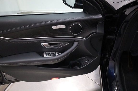 Mercedes-Benz E300 26 of 27