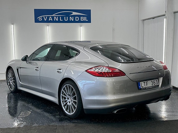 Porsche Panamera 4 5 of 5