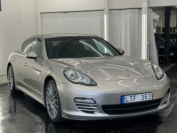 Porsche Panamera 4 3 of 5