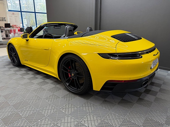 Porsche 911 Carrera GTS 5 of 5