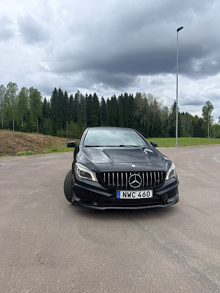 Mercedes-Benz CLA200 2 of 5