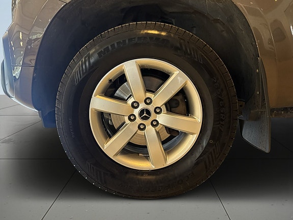 Mercedes-Benz X250 d 14 of 18