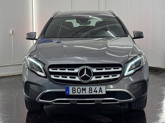 Mercedes-Benz GLA200 2 of 19