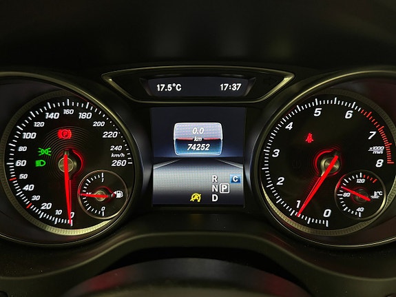 Mercedes-Benz GLA200 9 of 19