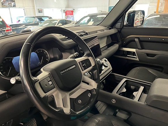 Land Rover Defender 110 9 of 11