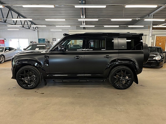 Land Rover Defender 110 6 of 11