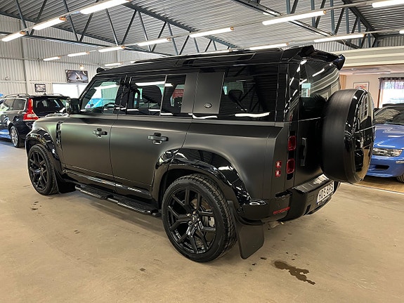 Land Rover Defender 110 5 of 5