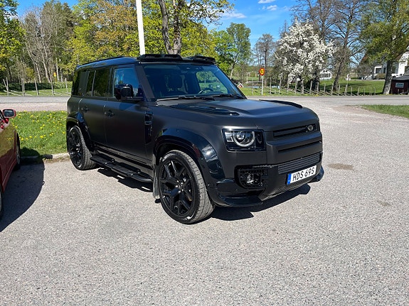 Land Rover Defender 110 11 of 11