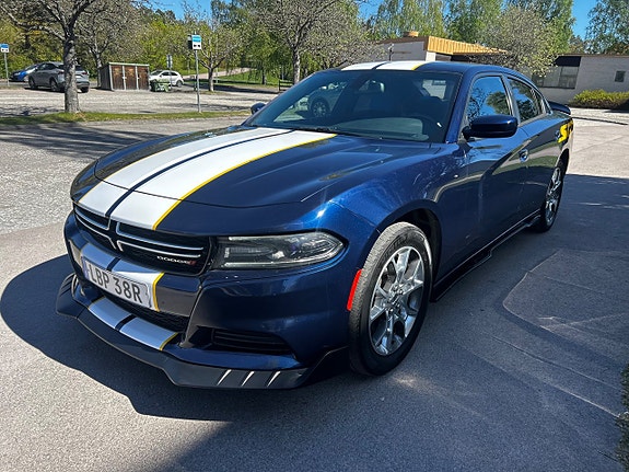 Dodge Charger 2 of 5