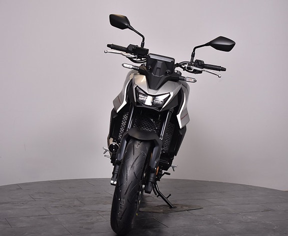 Honda CB750 Hornet FINNS FÖR OMGÅENDE LEVERANS 3,45% RÄNTEKAMPANJ! 2 of 5
