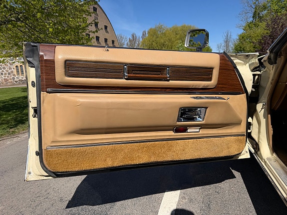 Cadillac Coupé DeVille 13 of 25