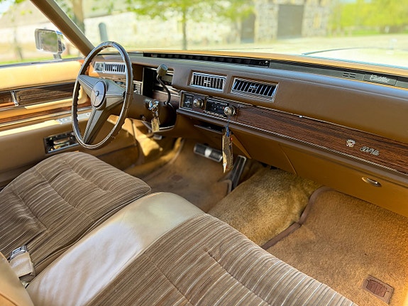 Cadillac Coupé DeVille 21 of 25