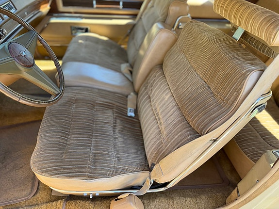 Cadillac Coupé DeVille 14 of 25