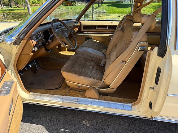Cadillac Coupé DeVille 15 of 25