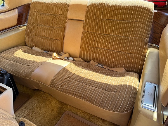 Cadillac Coupé DeVille 16 of 25