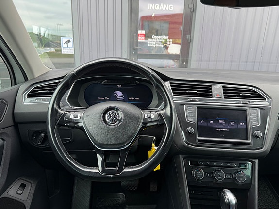 Volkswagen Tiguan 14 of 23