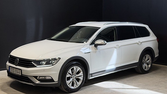 Volkswagen Passat Alltrack 3 of 5
