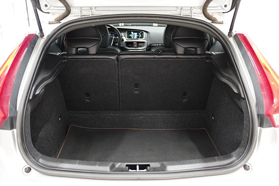 Volvo V40 Cross Country 23 of 23