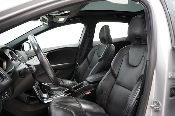 Volvo V40 Cross Country 7 of 23