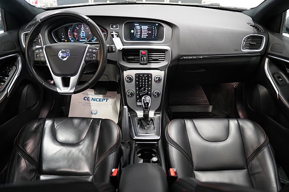 Volvo V40 Cross Country 10 of 23